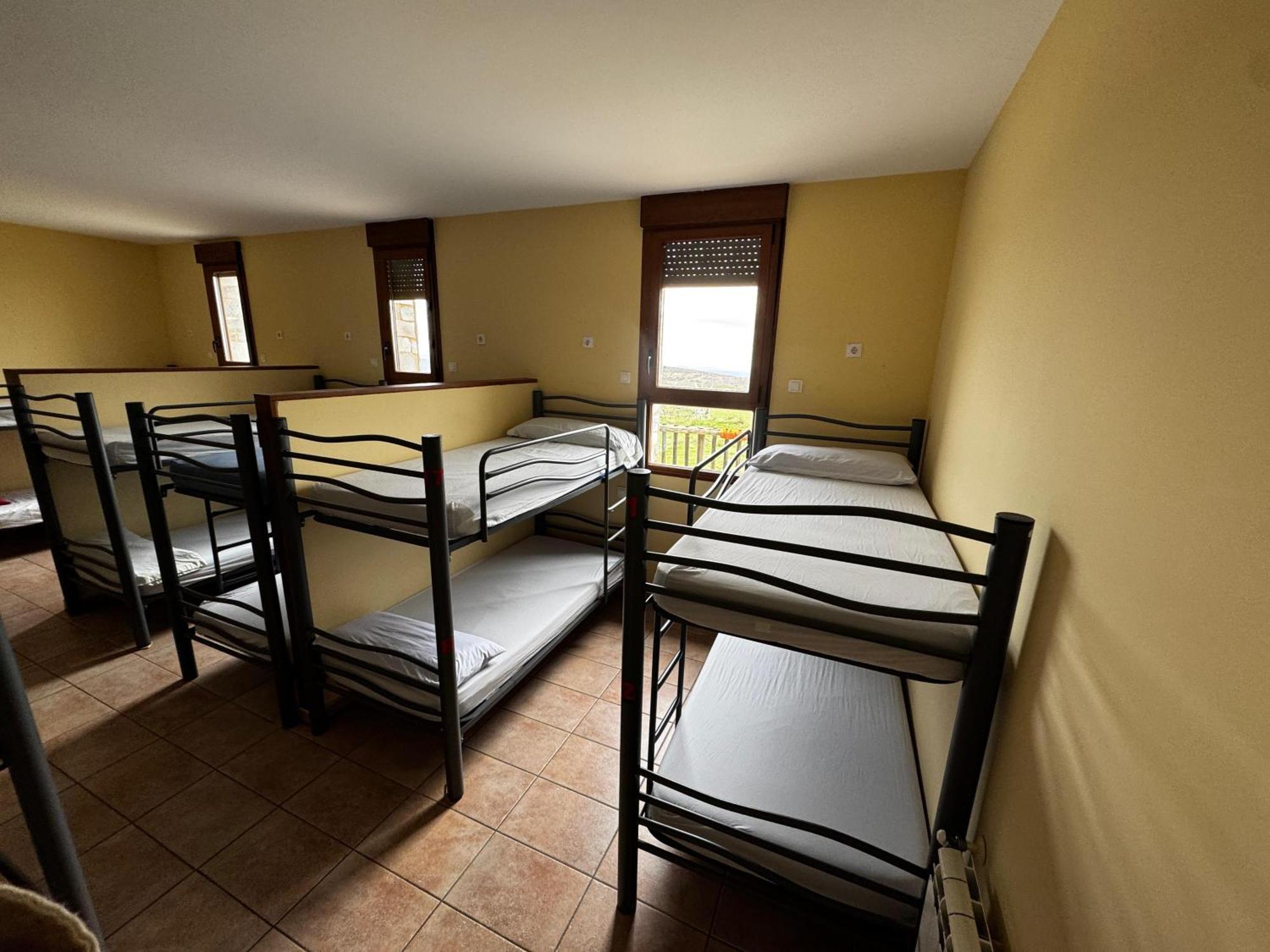 Albergue De Peregrino Cruz De Fierro Foncebadon Extérieur photo